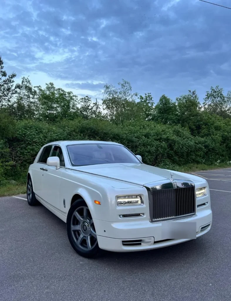 White Rolls-Royce Phantom Series 2 luxury saloon available for chauffeur hire in London